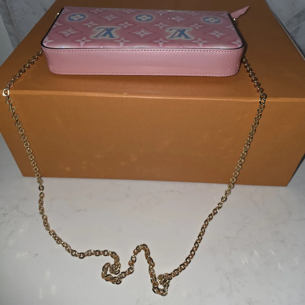 Louis Vuitton Felicie Pochette Valentines Edition New With Minor Color Transfer - Picture 5 of 15